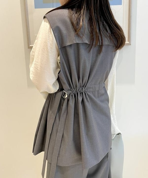 カタヤマ アヤさんの「BEAMS WOMEN｜レース キリカエ フレア スリーブ シャツ」を使ったコーディネート