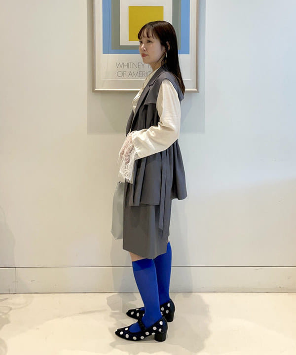 カタヤマ アヤさんの「BEAMS WOMEN｜レース キリカエ フレア スリーブ シャツ」を使ったコーディネート