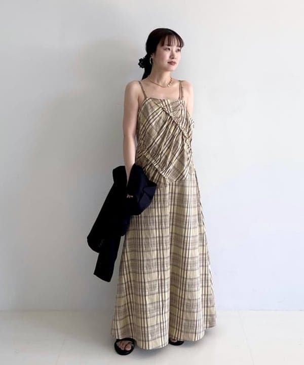 カタヤマ アヤさんの「BEAMS WOMEN｜2ボタン W クロップド ジャケット」を使ったコーディネート