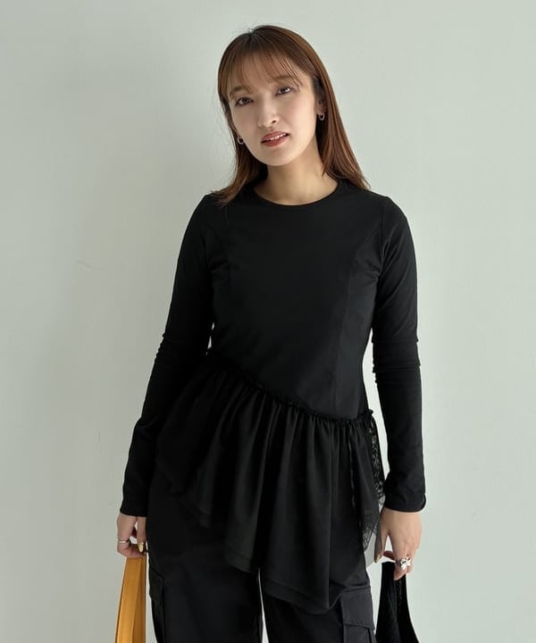 松本 佳菜子さんの「BEAMS WOMEN｜【WEB限定】UGG(R) / Classic Micro」を使ったコーディネート