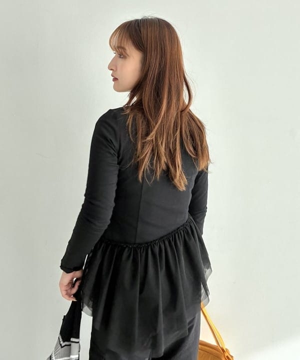 松本 佳菜子さんの「BEAMS WOMEN｜【WEB限定】UGG(R) / Classic Micro」を使ったコーディネート