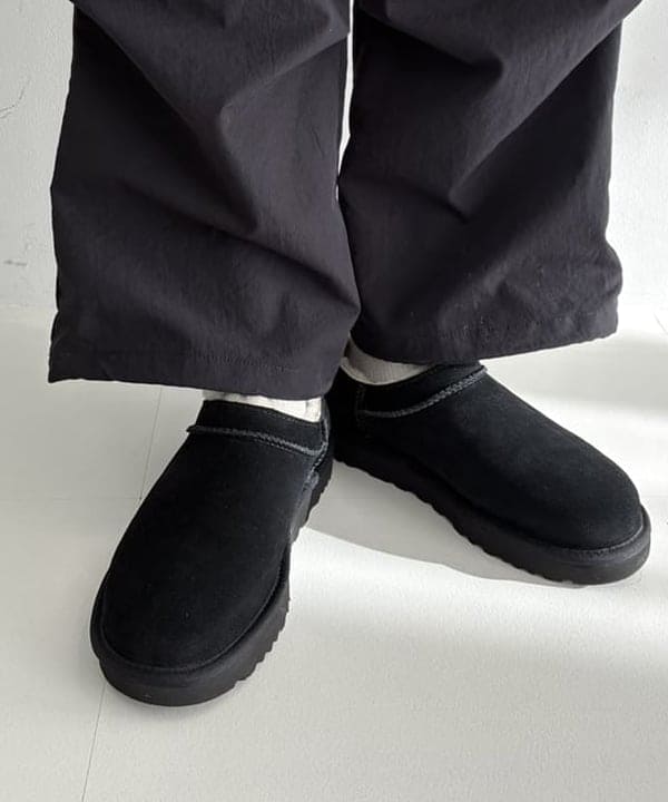 松本 佳菜子さんの「BEAMS WOMEN｜【WEB限定】UGG(R) / Classic Micro」を使ったコーディネート