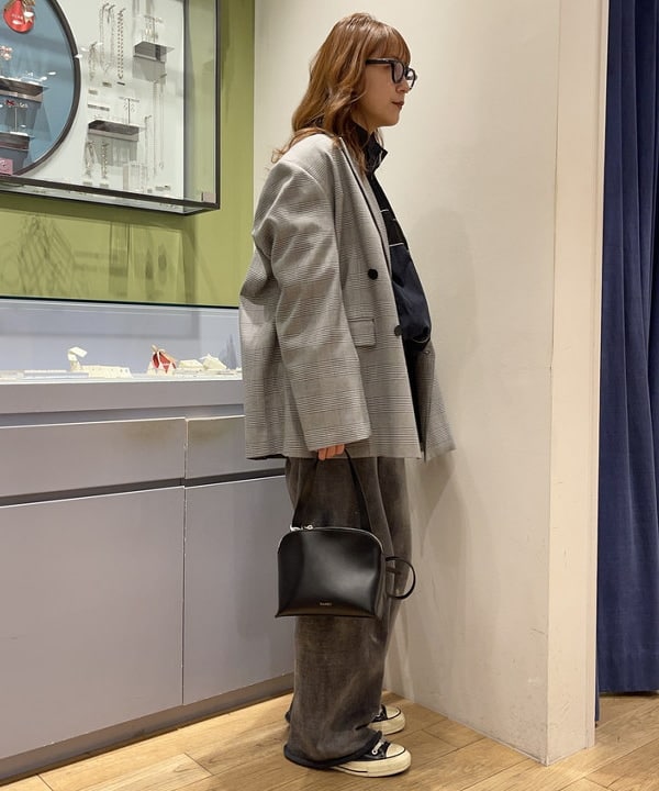 大木さんの「BEAMS WOMEN｜4ボタン W ビッグ ジャケット」を使ったコーディネート