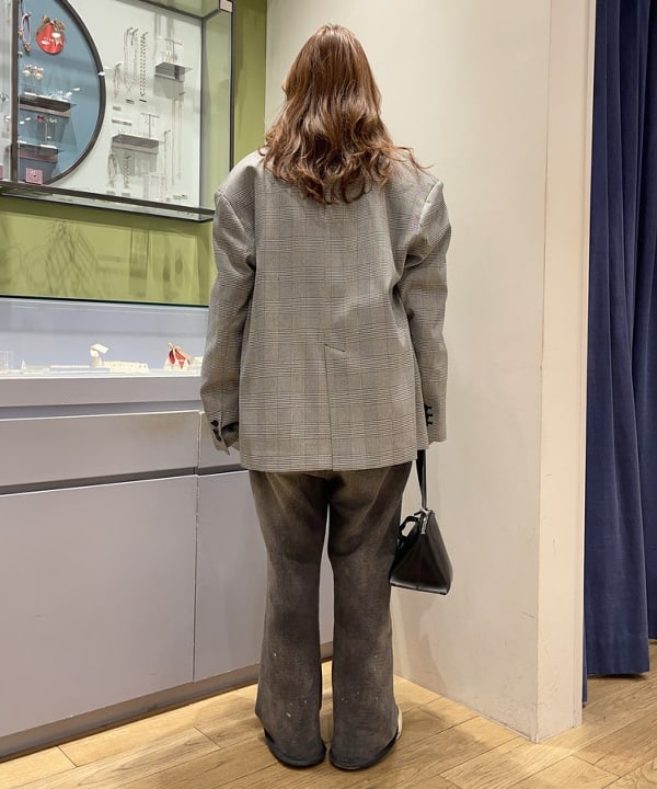 大木さんの「BEAMS WOMEN｜4ボタン W ビッグ ジャケット」を使ったコーディネート