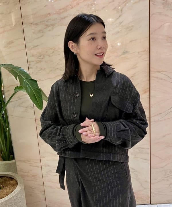小笠原 楓さんの「BEAMS WOMEN｜ISOLATION / カーブ ダブルフィンガー リング」を使ったコーディネート