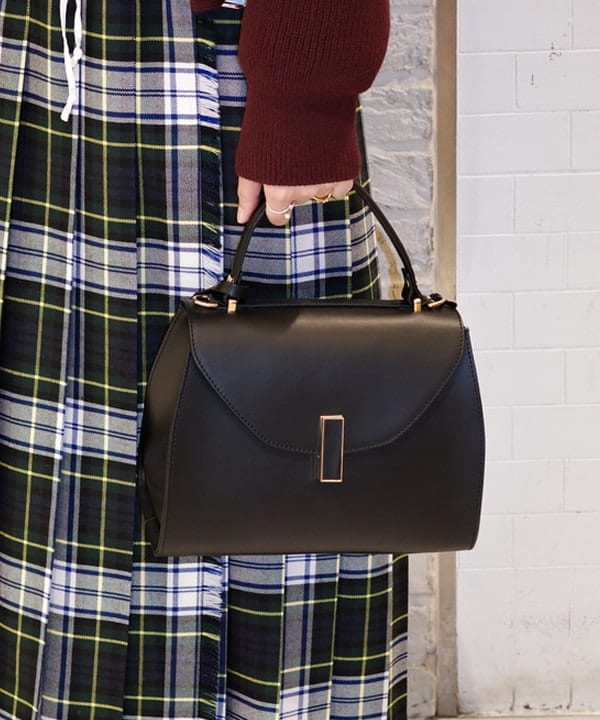 Joさんの「BEAMS WOMEN｜【別注】GIANNI NOTARO / フラップ ハンドバッグ」を使ったコーディネート