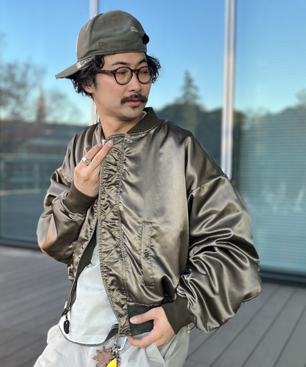 BAKU(東江 漠)さんの「BEAMS WOMEN｜リバーシブル フェード ボンバー ジャケット」を使ったコーディネート