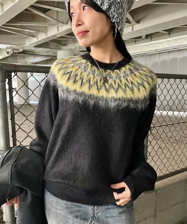 みやさかさんの「BEAMS WOMEN｜リラックスフィット 5ゲージ ノルディック シャギー ニット」を使ったコーディネート