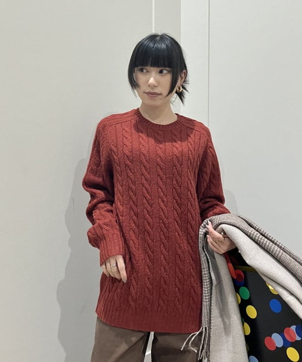 大槻 まひろさんの「BEAMS WOMEN｜5ゲージ ケーブル クルーネック」を使ったコーディネート