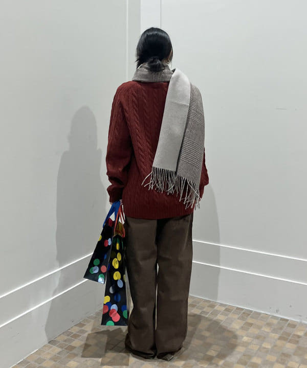 大槻 まひろさんの「BEAMS WOMEN｜5ゲージ ケーブル クルーネック」を使ったコーディネート