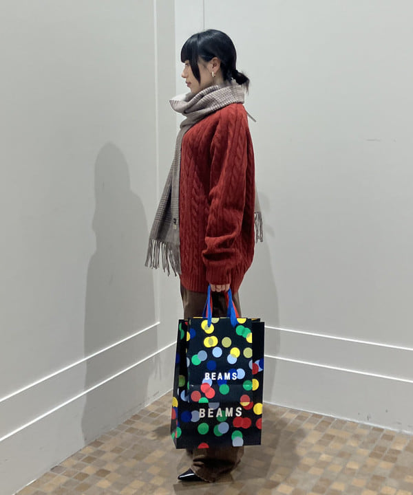 大槻 まひろさんの「BEAMS WOMEN｜5ゲージ ケーブル クルーネック」を使ったコーディネート