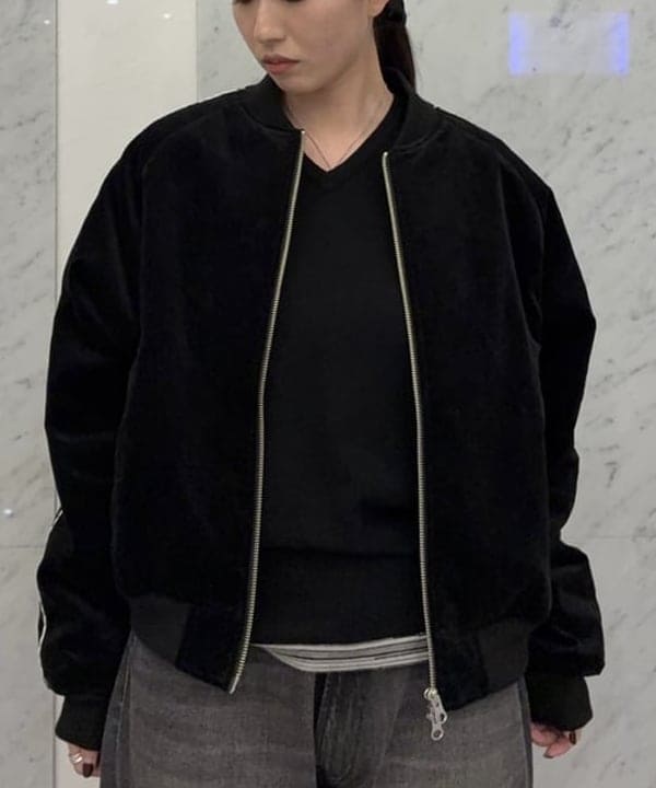 amiriさんの「BEAMS WOMEN｜リラックスフィット ベロア スカジャン」を使ったコーディネート