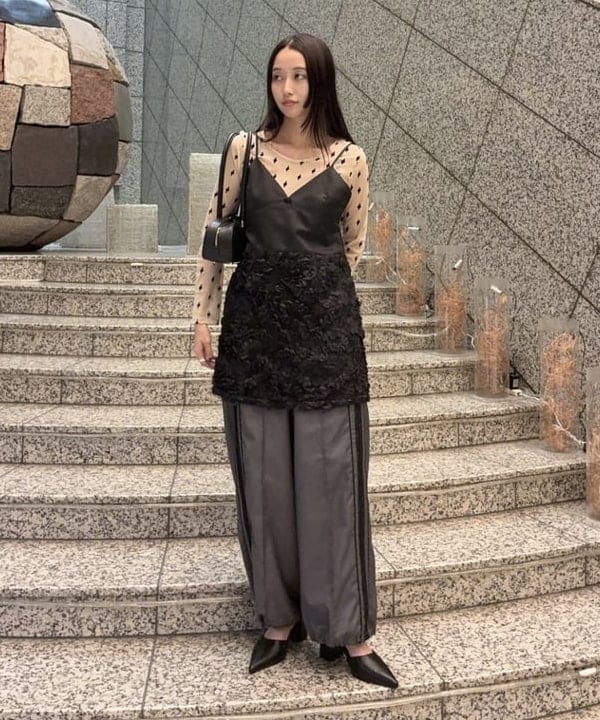 amiriさんの「BEAMS WOMEN｜レースライントラックパンツ」を使ったコーディネート