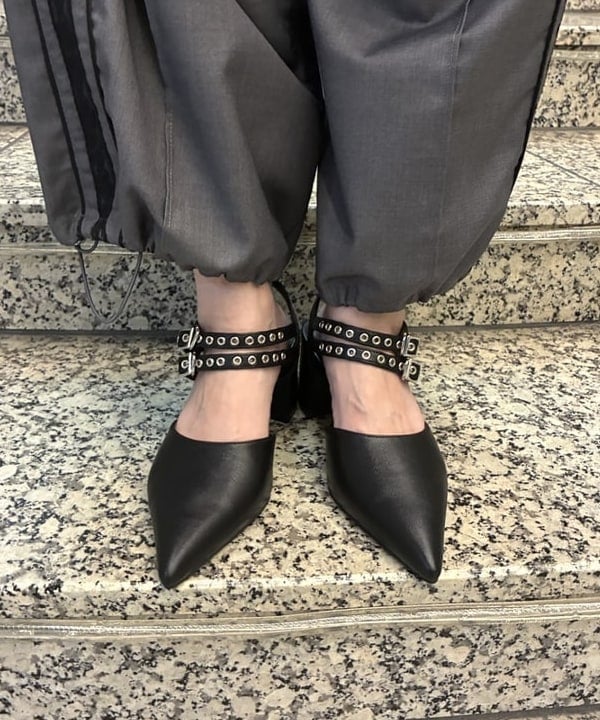 amiriさんの「BEAMS WOMEN｜レースライントラックパンツ」を使ったコーディネート