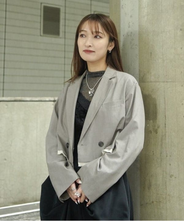 松本 佳菜子さんの「BEAMS WOMEN｜ランダム タック ボリューム スカート」を使ったコーディネート