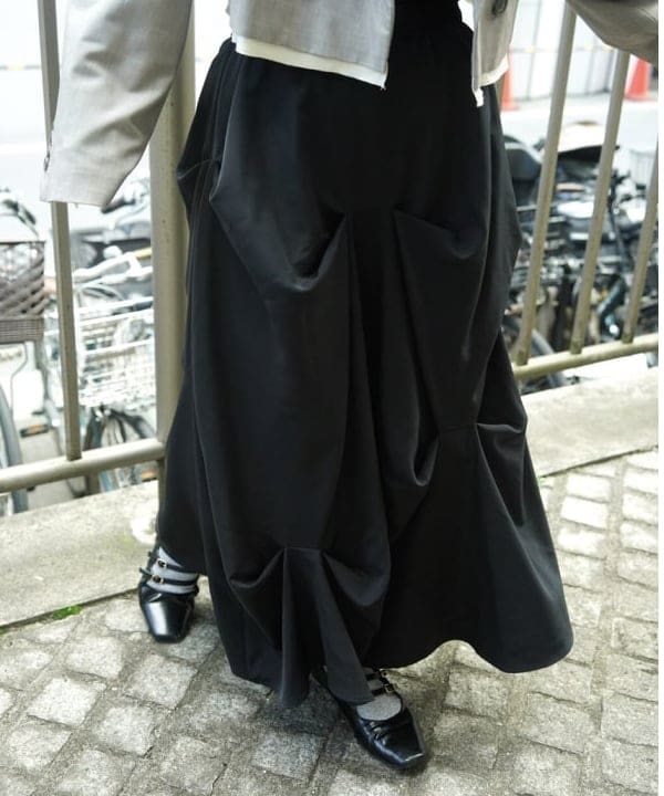 松本 佳菜子さんの「BEAMS WOMEN｜ランダム タック ボリューム スカート」を使ったコーディネート