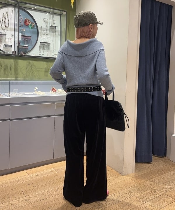 山本 里南さんの「BEAMS WOMEN｜リブ オフショルダー プルオーバー」を使ったコーディネート