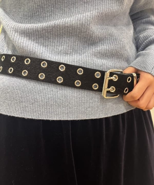 山本 里南さんの「BEAMS WOMEN｜リブ オフショルダー プルオーバー」を使ったコーディネート