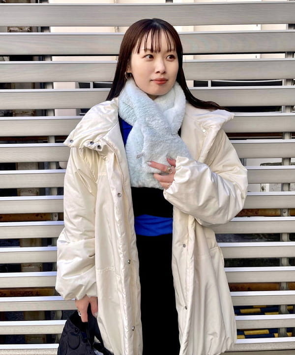 カタヤマ アヤさんの「BEAMS WOMEN｜中綿 スタンドカラー ボリューム ブルゾン」を使ったコーディネート