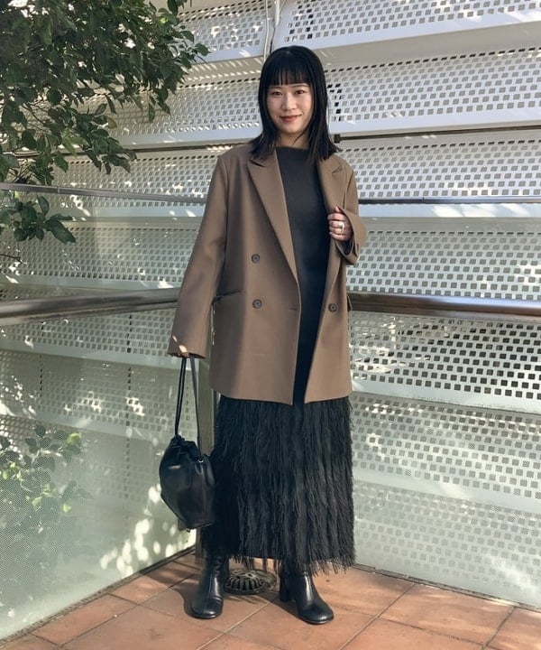 フリンジスカート+ジャケットで叶える、大人のドラマティックコーデ