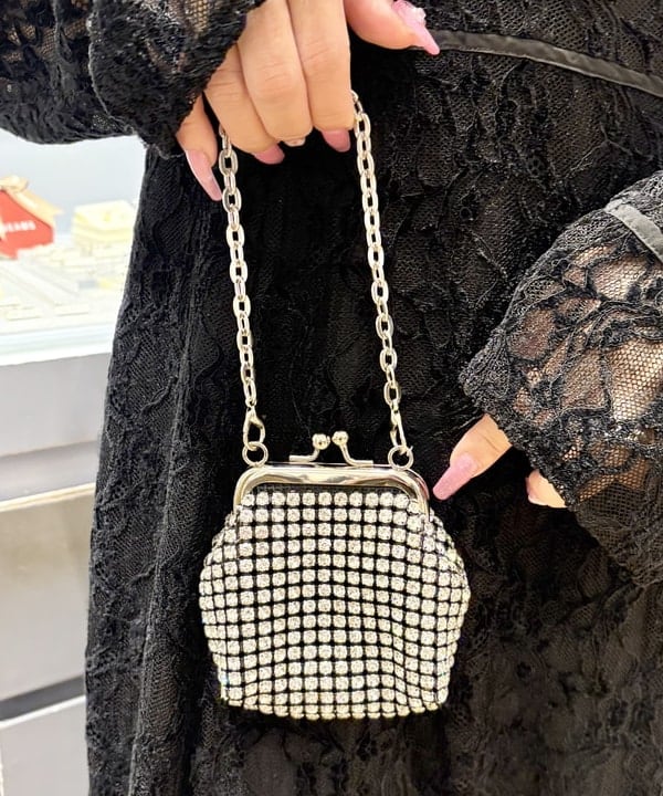 オカベ　アヤカさんの「BEAMS WOMEN｜レース キーネック ワンピース」を使ったコーディネート