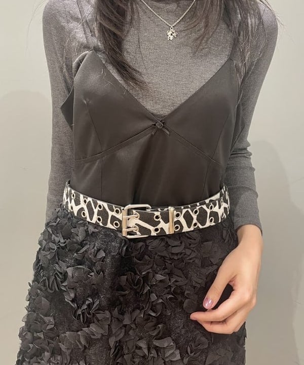 加歩さんの「BEAMS WOMEN｜テープ刺繍 キャミソール ワンピース」を使ったコーディネート