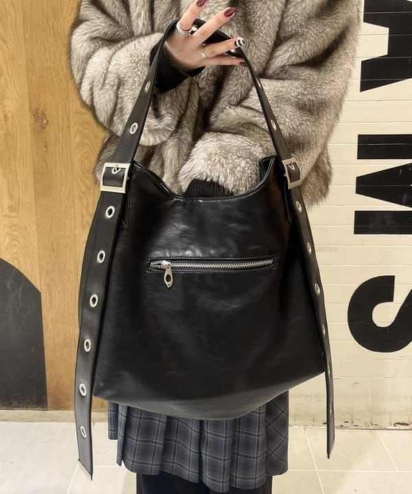 江口 息吹さんの「BEAMS WOMEN｜RBS / フェイク スエード パンツ」を使ったコーディネート