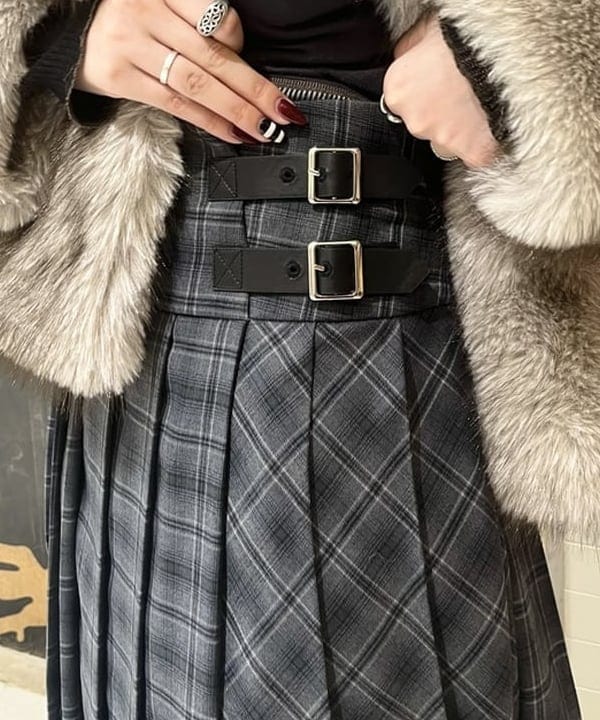 江口 息吹さんの「BEAMS WOMEN｜RBS / フェイク スエード パンツ」を使ったコーディネート