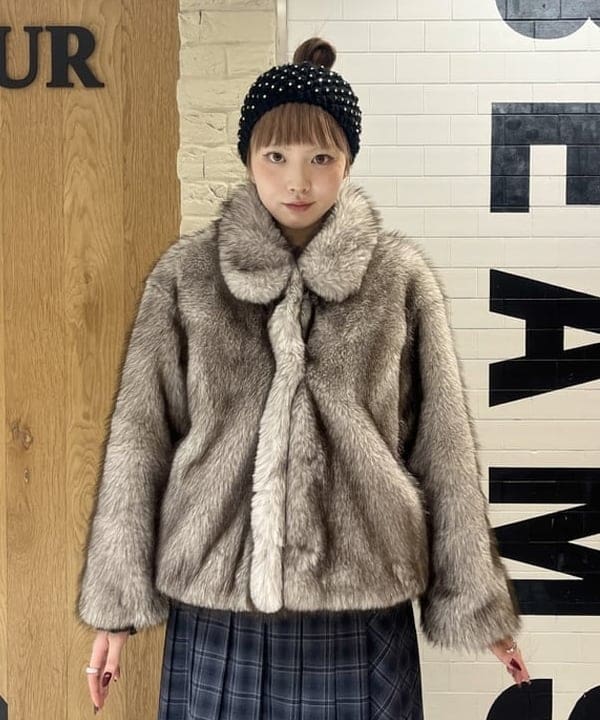 江口 息吹さんの「BEAMS WOMEN｜RBS / フェイク スエード パンツ」を使ったコーディネート