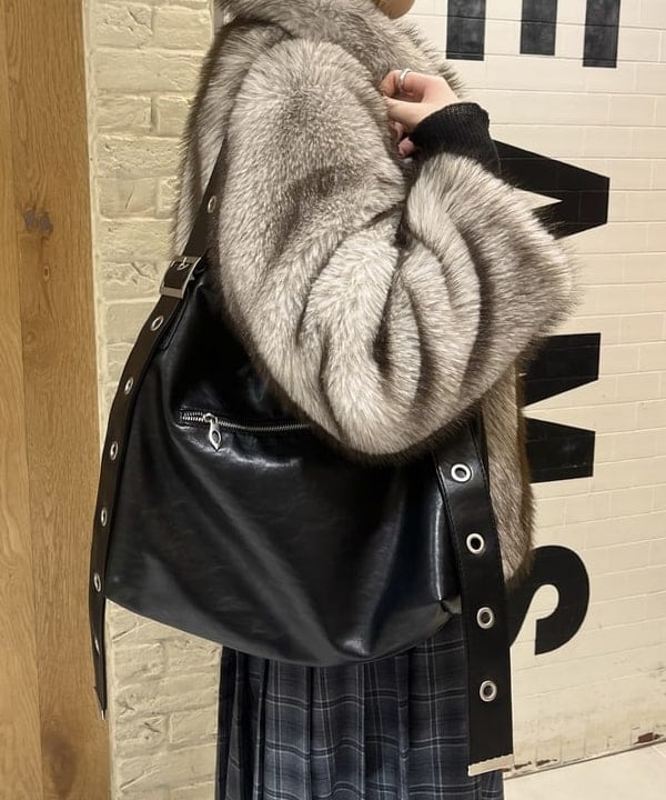 江口 息吹さんの「BEAMS WOMEN｜RBS / フェイク スエード パンツ」を使ったコーディネート