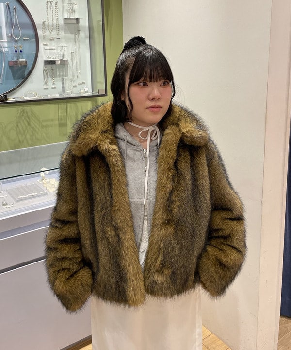 chikaさんの「BEAMS WOMEN｜フェイクファー ショート ブルゾン」を使ったコーディネート