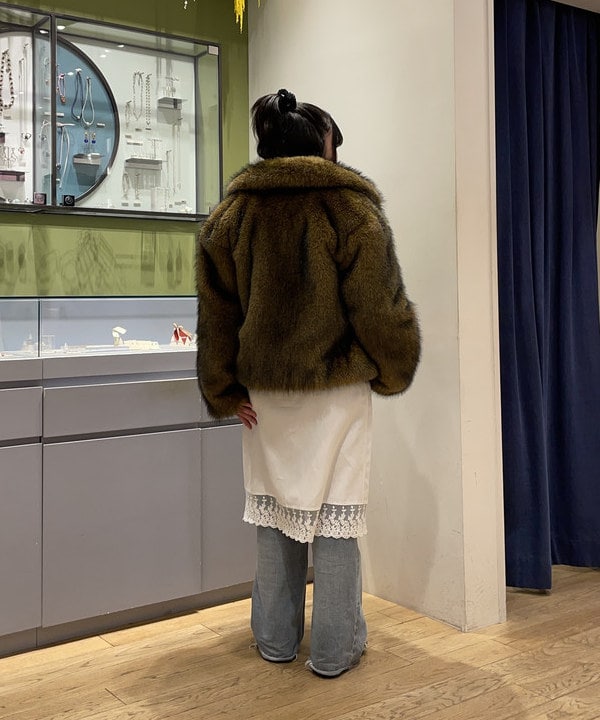 chikaさんの「BEAMS WOMEN｜フェイクファー ショート ブルゾン」を使ったコーディネート