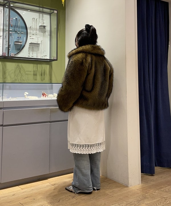 chikaさんの「BEAMS WOMEN｜フェイクファー ショート ブルゾン」を使ったコーディネート