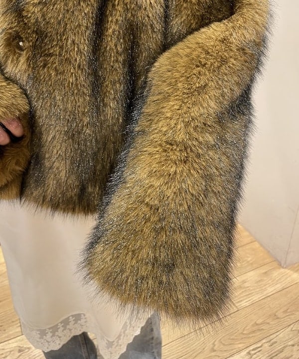 chikaさんの「BEAMS WOMEN｜フェイクファー ショート ブルゾン」を使ったコーディネート