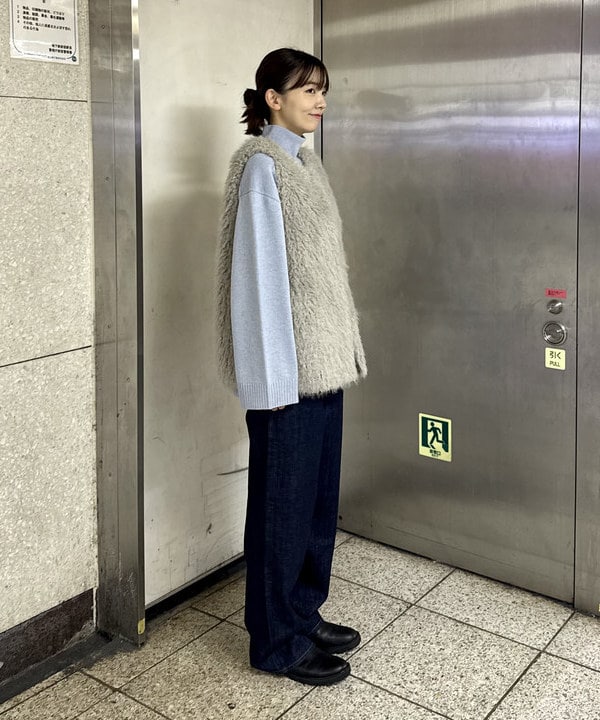 ヒライさんの「BEAMS WOMEN｜ウェイビー フェイクファー ジレ」を使ったコーディネート