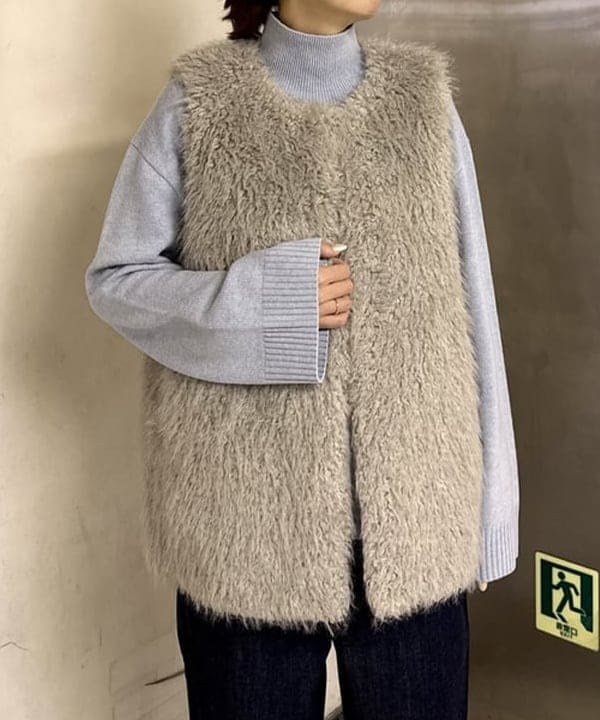 ヒライさんの「BEAMS WOMEN｜ウェイビー フェイクファー ジレ」を使ったコーディネート