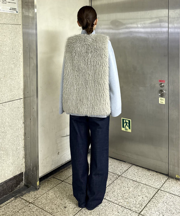 ヒライさんの「BEAMS WOMEN｜ウェイビー フェイクファー ジレ」を使ったコーディネート