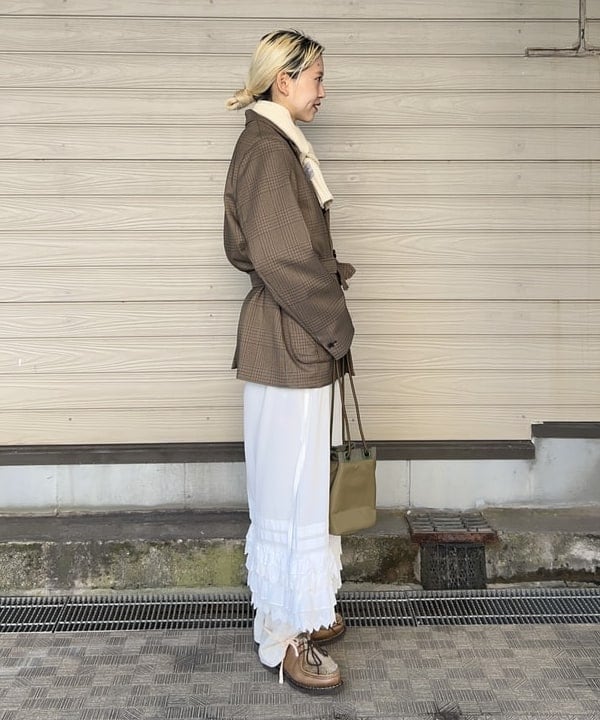 MATSUMOTO AMIさんの「BEAMS WOMEN｜チャイナ ボタン ベスト」を使ったコーディネート