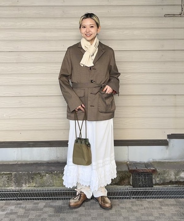 MATSUMOTO AMIさんの「BEAMS WOMEN｜チャイナ ボタン ベスト」を使ったコーディネート