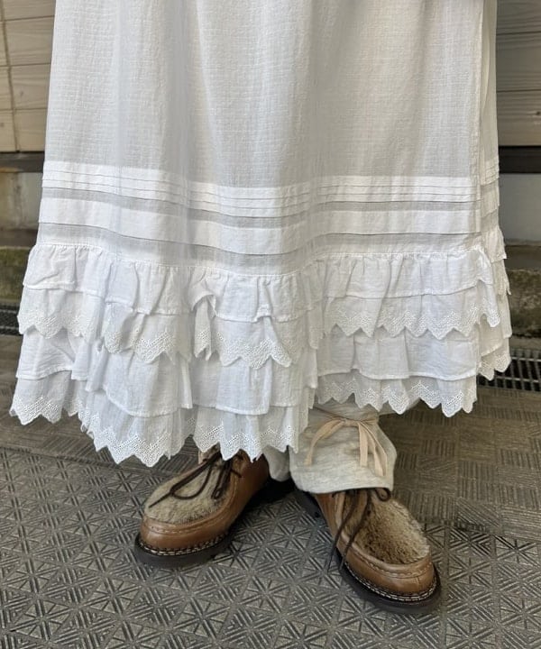 MATSUMOTO AMIさんの「BEAMS WOMEN｜チャイナ ボタン ベスト」を使ったコーディネート