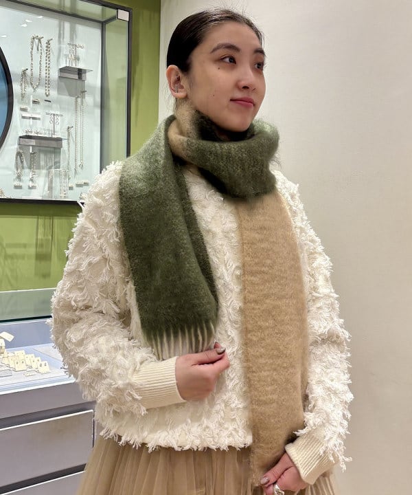 ちりこさんの「BEAMS WOMEN｜カット ジャカード フリンジ クルーネック ニット」を使ったコーディネート