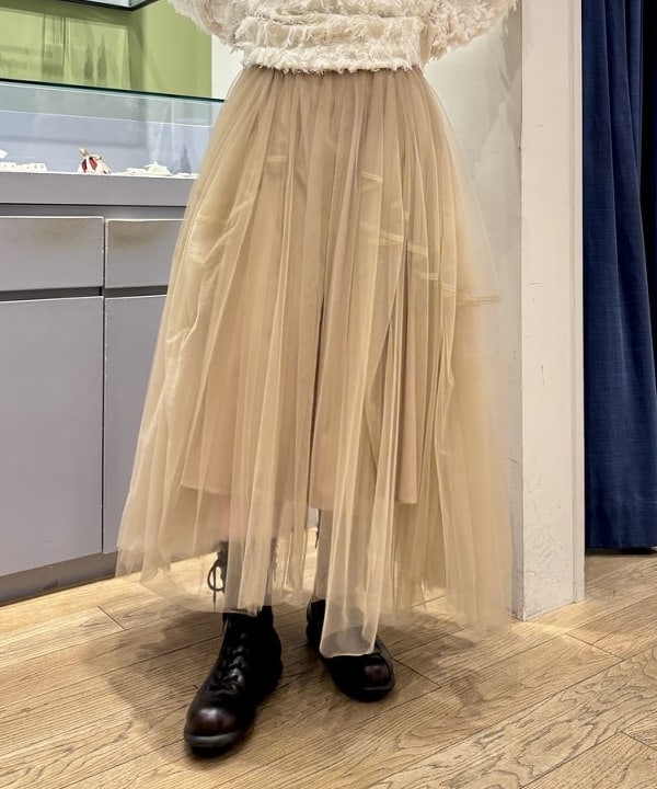 ちりこさんの「BEAMS WOMEN｜カット ジャカード フリンジ クルーネック ニット」を使ったコーディネート