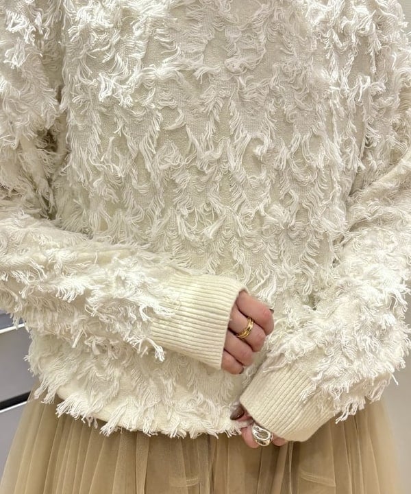 ちりこさんの「BEAMS WOMEN｜カット ジャカード フリンジ クルーネック ニット」を使ったコーディネート