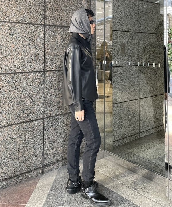 配島 孝明さんの「BEAMS WOMEN｜フェイクレザー シャツジャケット」を使ったコーディネート