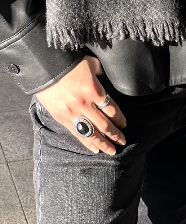 配島 孝明さんの「BEAMS WOMEN｜フェイクレザー シャツジャケット」を使ったコーディネート