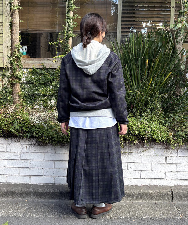 アベアミさんの「BEAMS WOMEN｜オックスフォード ボタンダウン シャツ」を使ったコーディネート