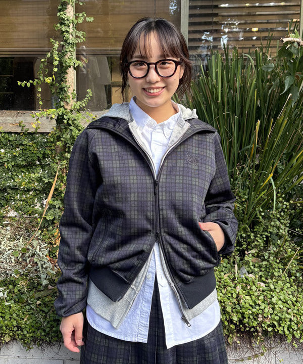 アベアミさんの「BEAMS WOMEN｜オックスフォード ボタンダウン シャツ」を使ったコーディネート