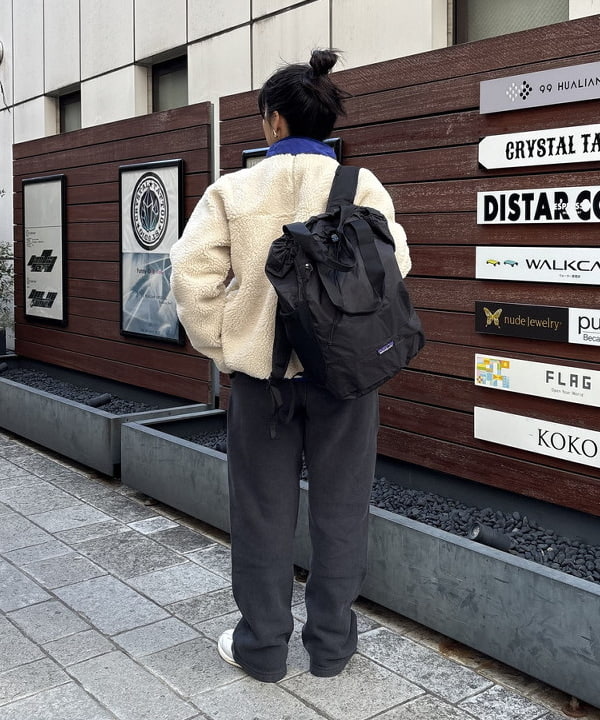 ナガオカ サキさんの「BEAMS WOMEN｜【別注】Champion / バックプリント リバースウィーブ(R) スウェット パンツ」を使ったコーディネート