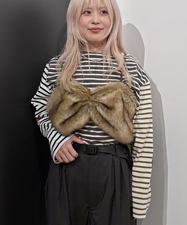 ando naoさんの「BEAMS WOMEN｜【別注】Gramicci / 2プリーツ ワイド スラックス 25FW」を使ったコーディネート