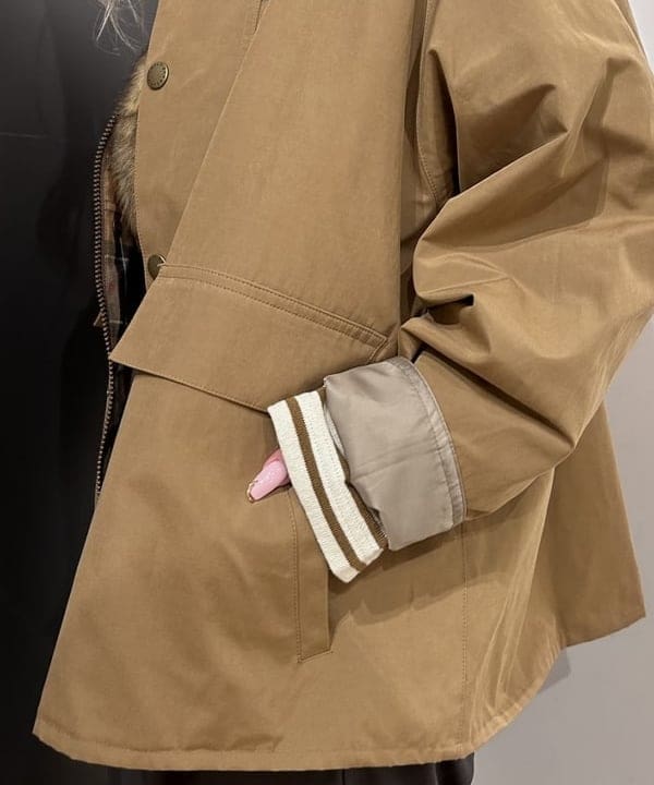 ando naoさんの「BEAMS WOMEN｜【別注】Gramicci / 2プリーツ ワイド スラックス 25FW」を使ったコーディネート